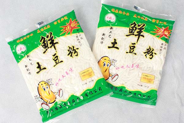 土豆粉真空机可以采用塑料复合膜、塑料铝箔复合膜等材质为包装材料